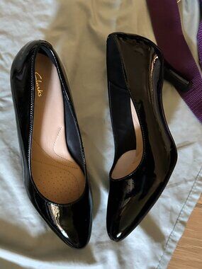 womens size 7 high heel seven shoes black shiny seven heels